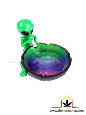 Cenicero "Alien Fumado", accesorio para fumar que te decorará con estilo tu rincón de fumador, que puedes comprar en nuestra tienda online Themariashop.