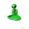 Cenicero "Alien Verde Rezando", accesorio para fumar que te decorará con estilo tu rincón de fumador, que puedes comprar en nuestra tienda online Themariashop.