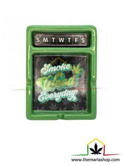 Cenicero "Smoke Weed Everyday", accesorio para fumar que te decorará con estilo tu rincón de fumador, que puedes comprar en nuestra tienda online Themariashop.