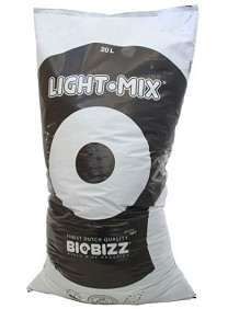 Saco de 20 o de 50 litros de tierra Light Mix de la marca biobizz que puedes comprar en nuestro grow shop online Themariashop. Ideal para plantas de marihuana.